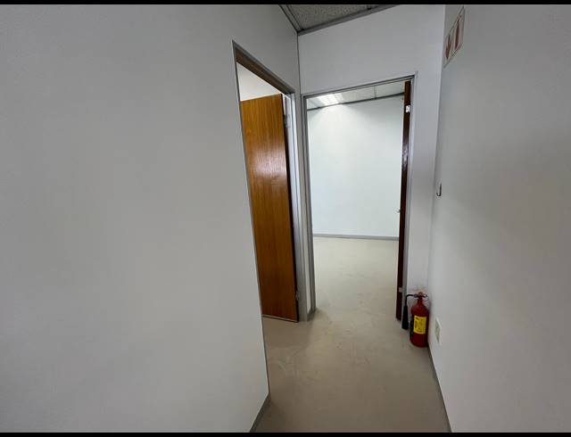 324M² OFFICE TO LET IN PINELANDS